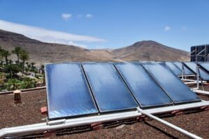 ENERGÍA SOLAR TÉRMICA. Foto por Envato.