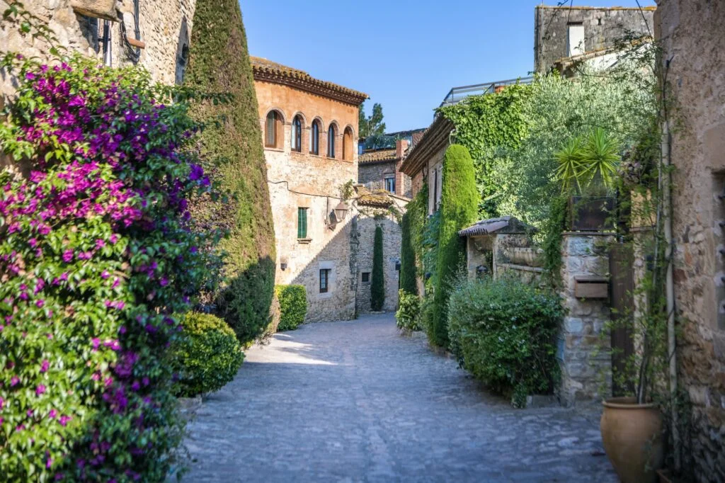 Panoramic view of the streets of Peratallada